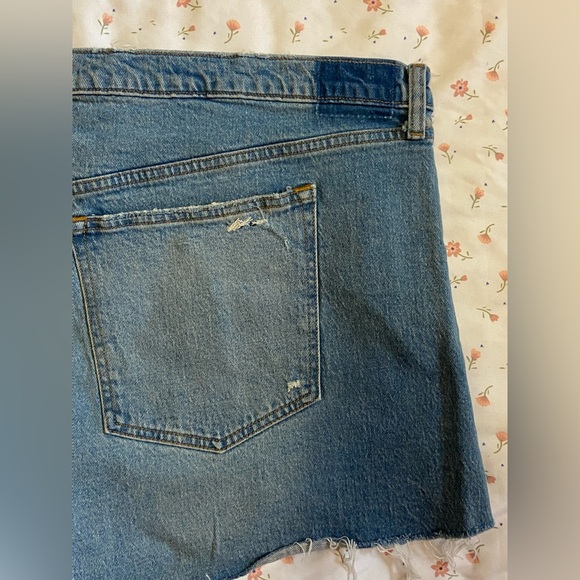 NWT- Abercrombie and Fitch- High Rise Mom Short - Size 36/22 - Picture 3 of 15